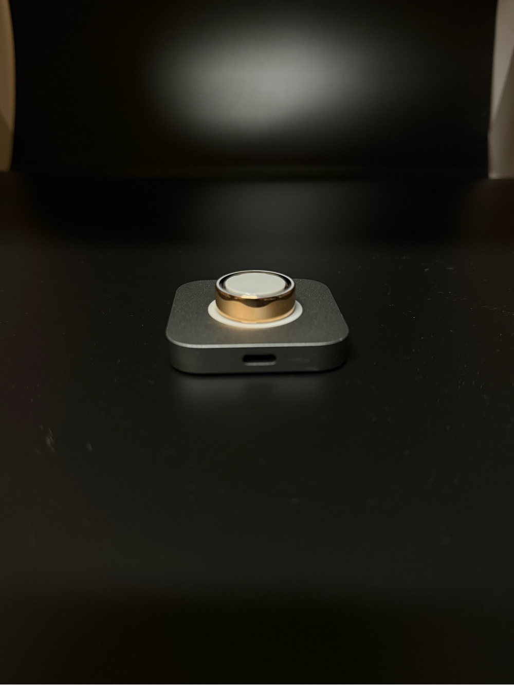 NEW Oura Ring 4 in rose gold with charging dock